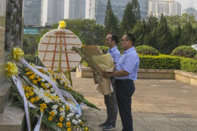 深圳地铁9112-2项目前往深圳市烈士陵园开展“不忘初心追忆历史，思源感恩缅怀先烈”扫墓活动  (8)_1_copy.jpg